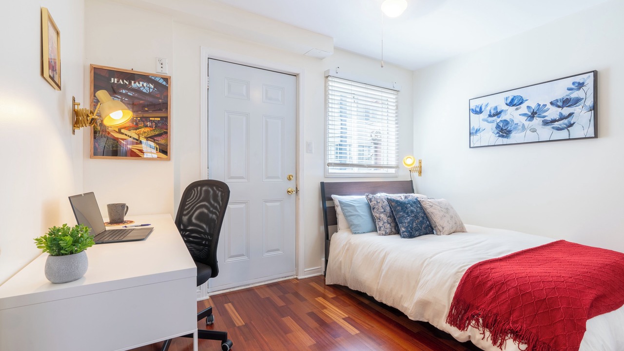 Photo of Bedroom in Marconi-Alexandra