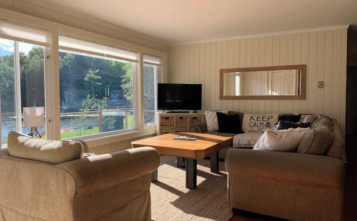 Photo of Livingroom in Muskoka Lakes