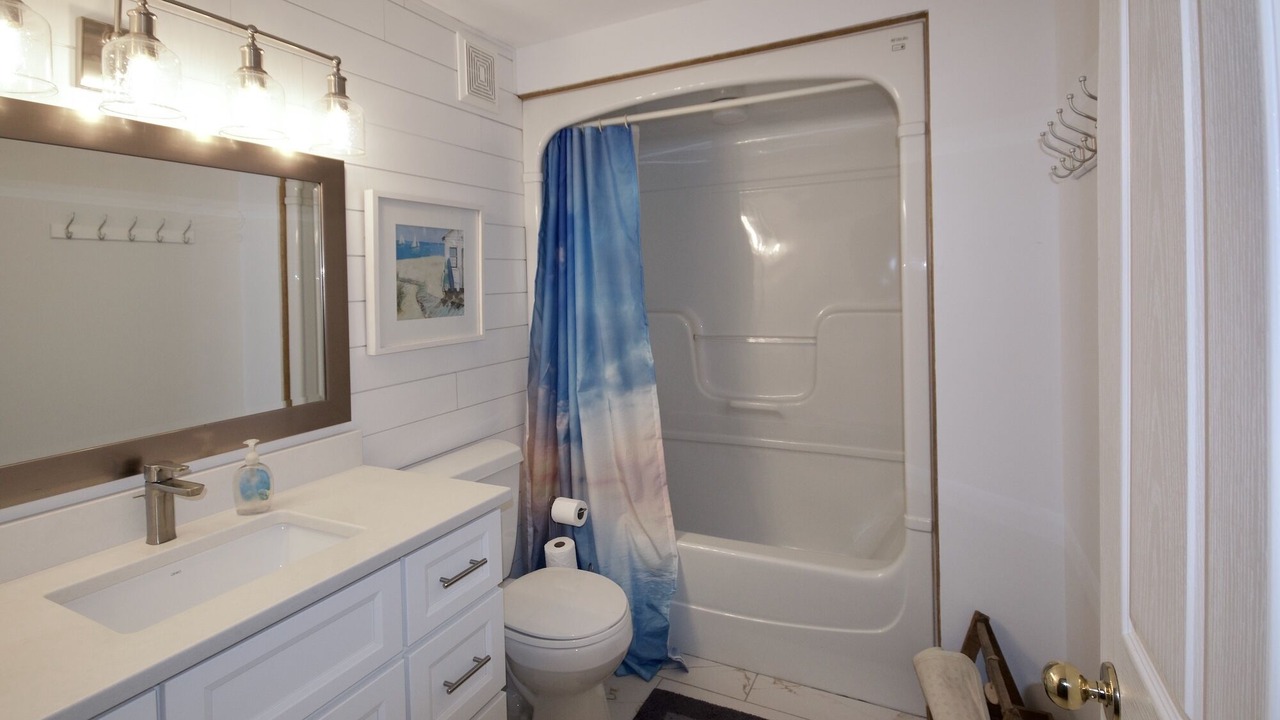 Photo of Bathroom in Grand Bend