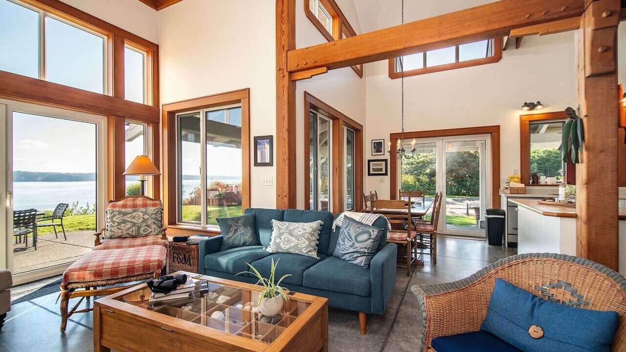 Photo of Livingroom in Campbell River
