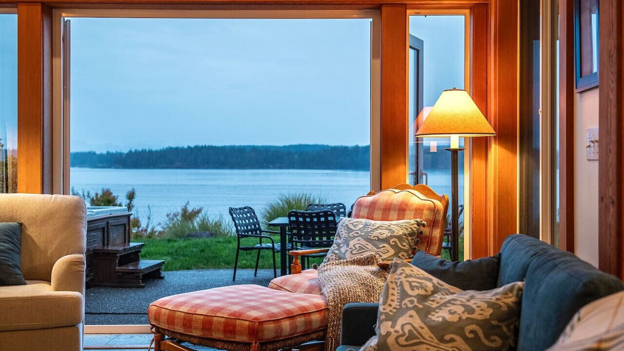 Photo of Livingroom in Campbell River