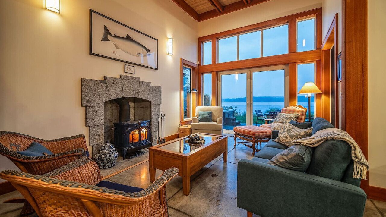 Photo of Livingroom in Campbell River