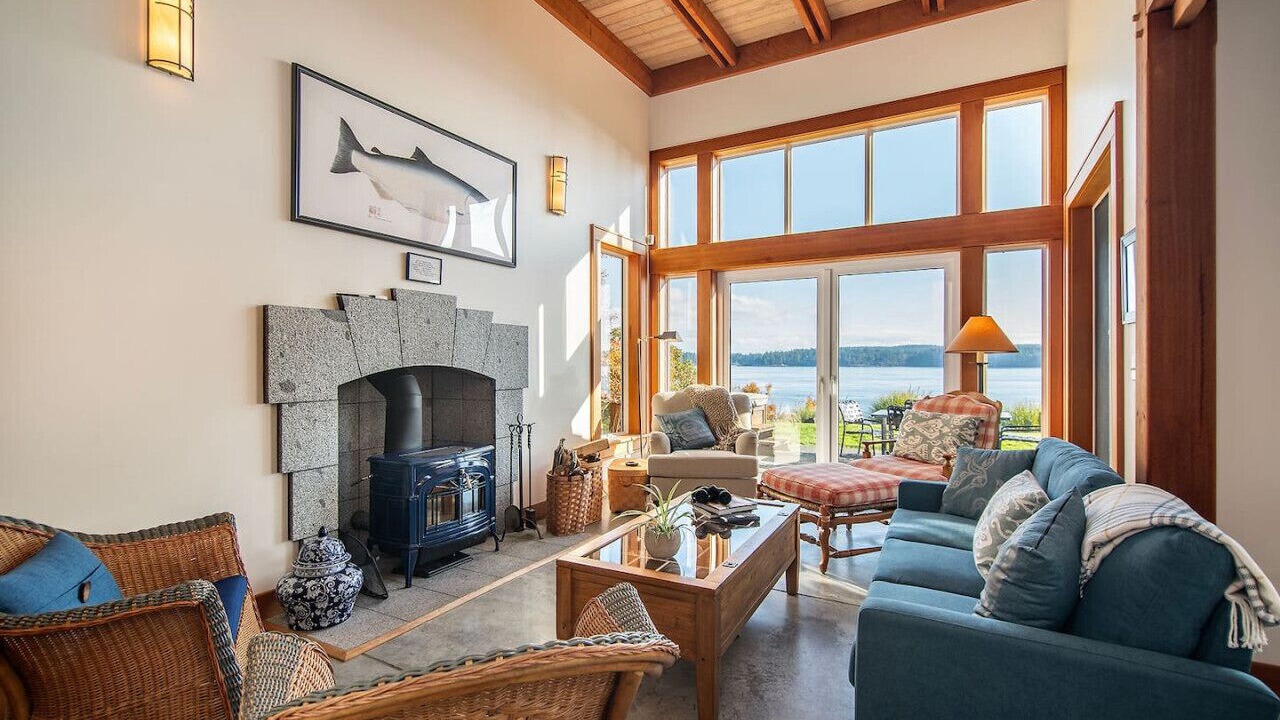 Photo of Livingroom in Campbell River