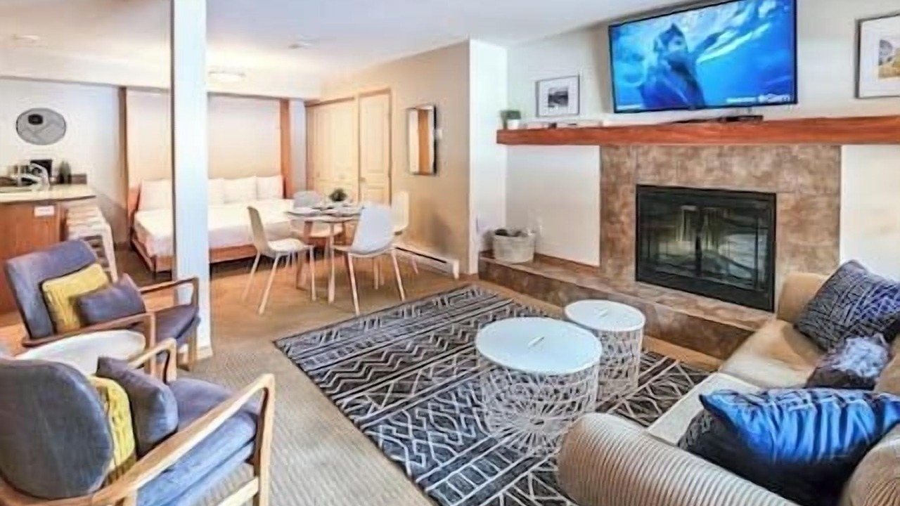 Photo of Livingroom in East Kootenay