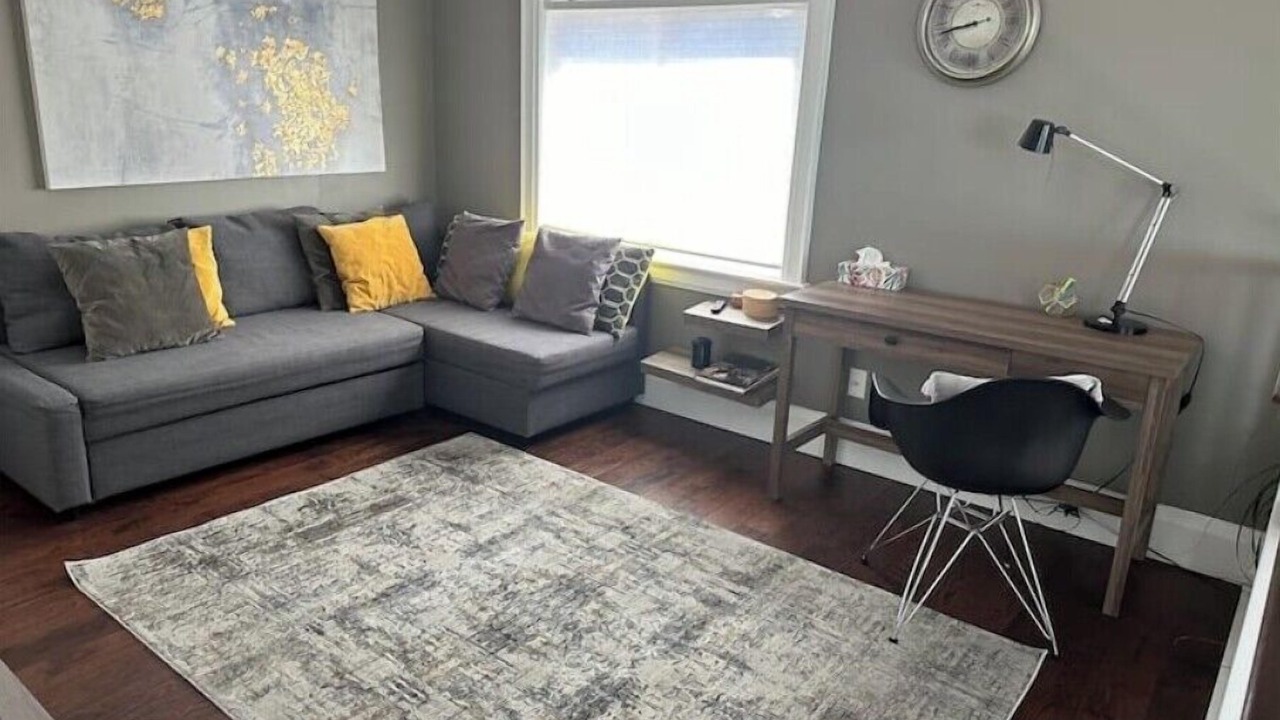 Photo of Livingroom in Town of Essex