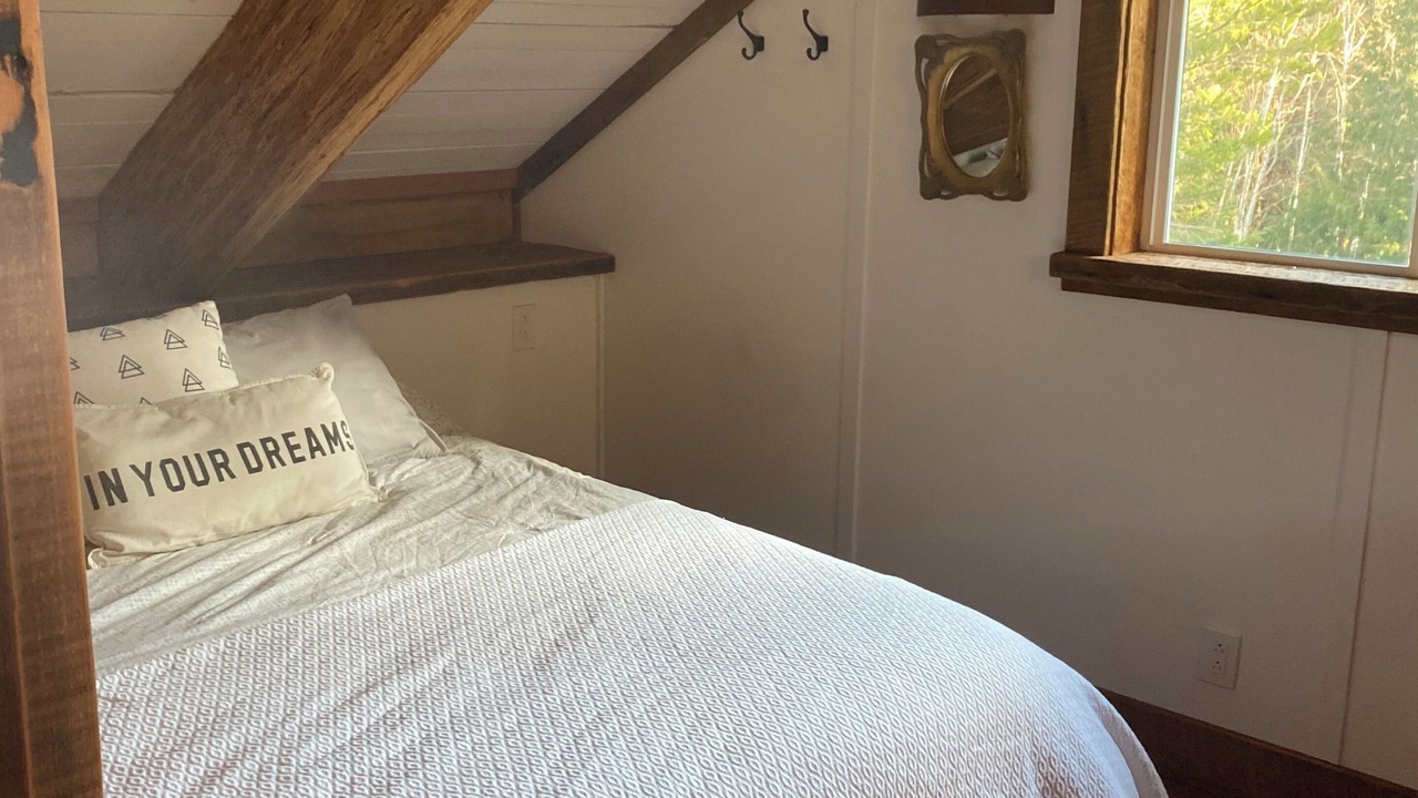 Photo of Bedroom in Mansons Landing