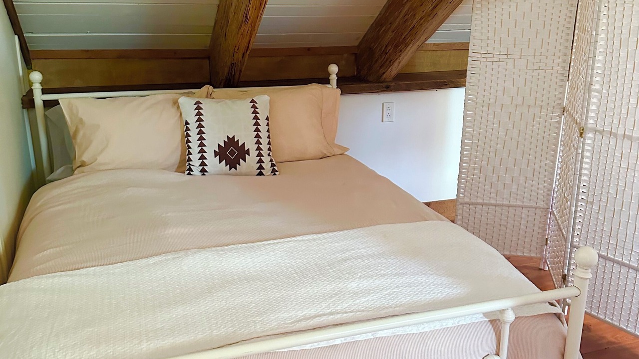 Photo of Bedroom in Mansons Landing