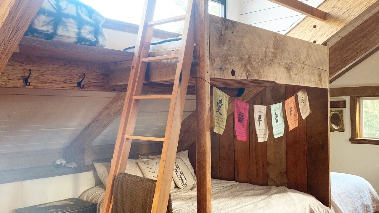 Photo of Bedroom in Mansons Landing