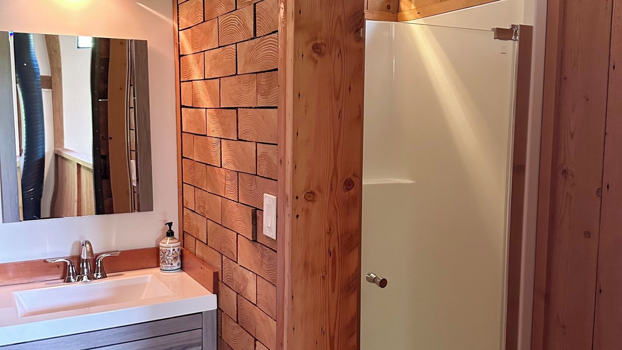 Photo of Bathroom in Mansons Landing