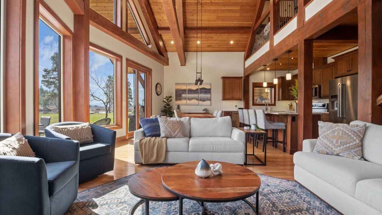 Photo of Livingroom in East Kootenay