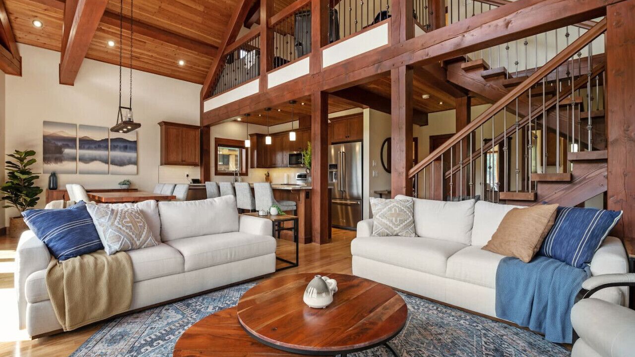 Photo of Livingroom in East Kootenay