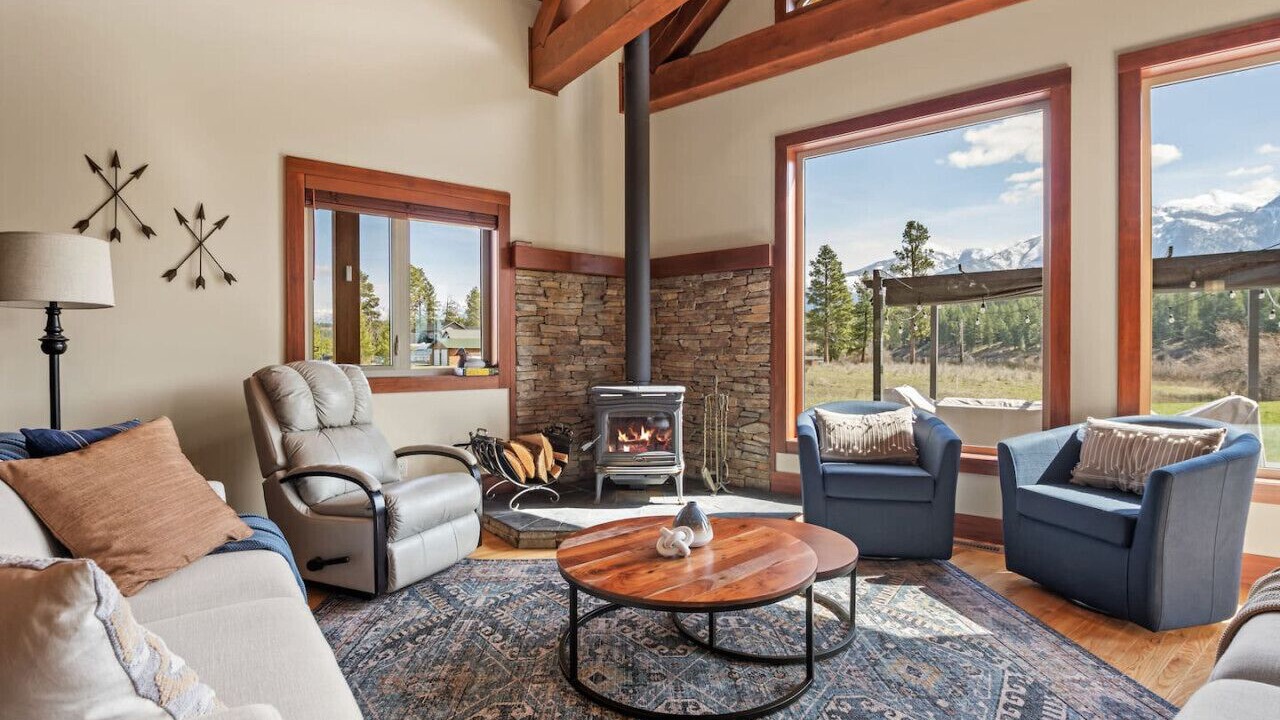 Photo of Livingroom in East Kootenay