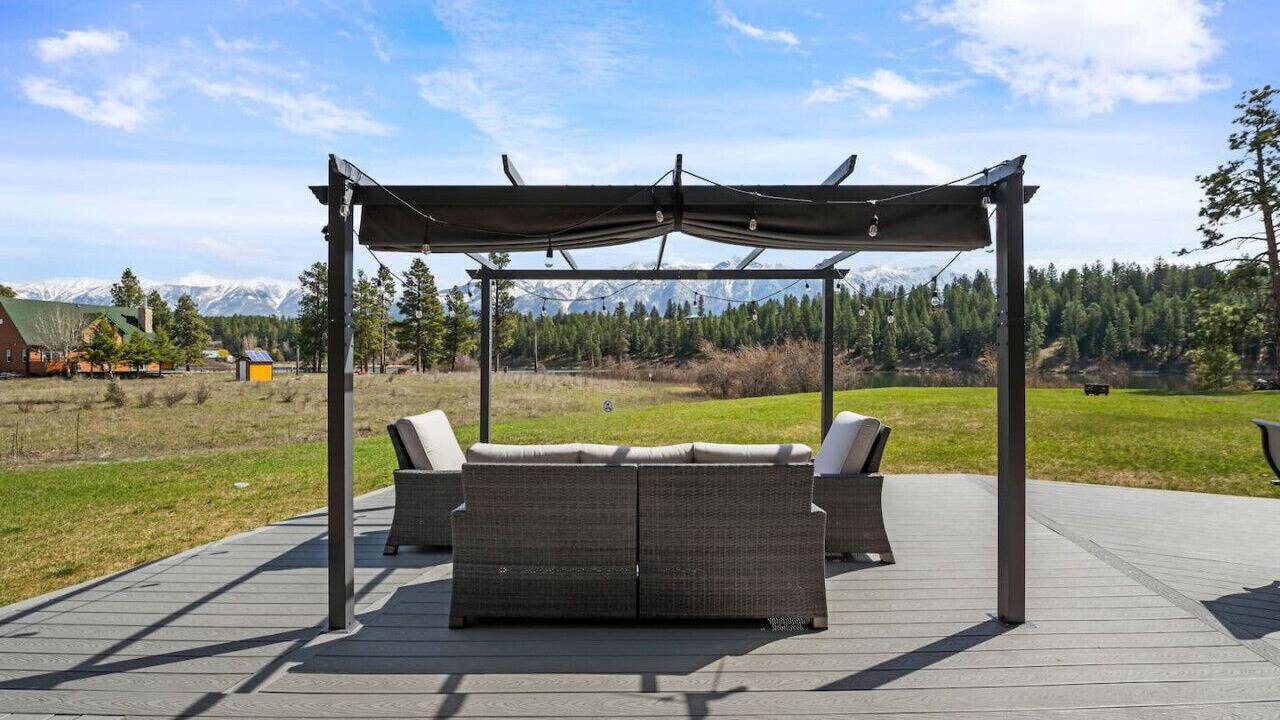Photo of Patio Balcony in East Kootenay