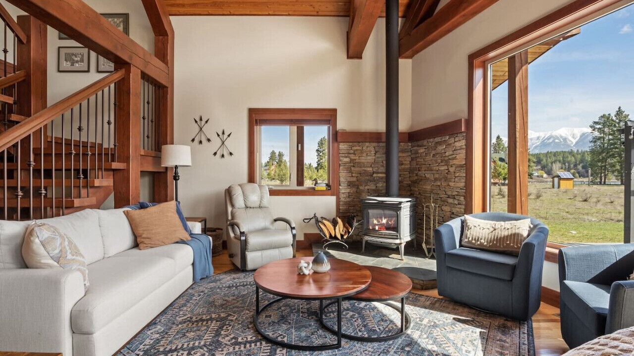 Photo of Livingroom in East Kootenay