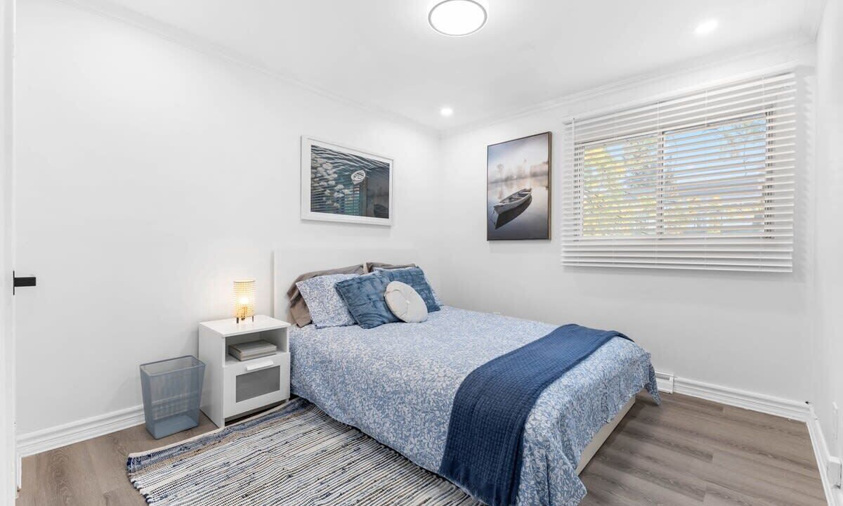 Photo of Bedroom in Pierrefonds-Roxboro