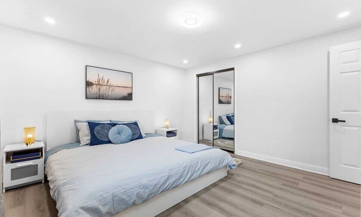 Photo of Bedroom in Pierrefonds-Roxboro