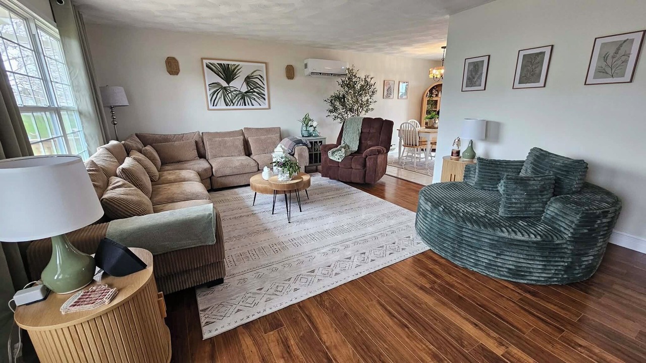 Photo of Livingroom in Birchy Bay