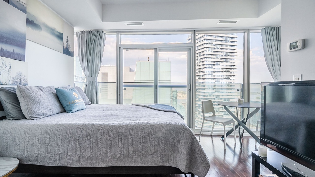 Photo of Bedroom in Toronto Entertainment District