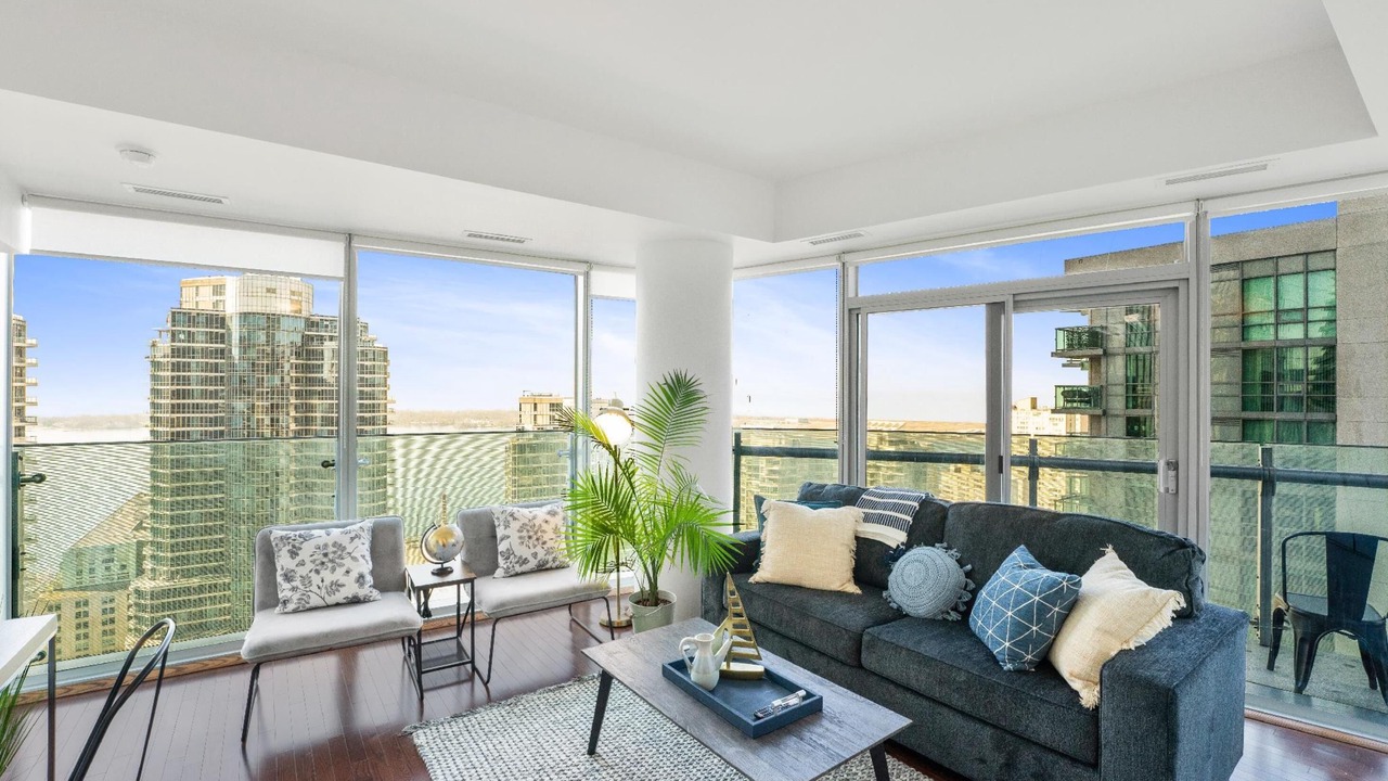Photo of Livingroom in Toronto Entertainment District