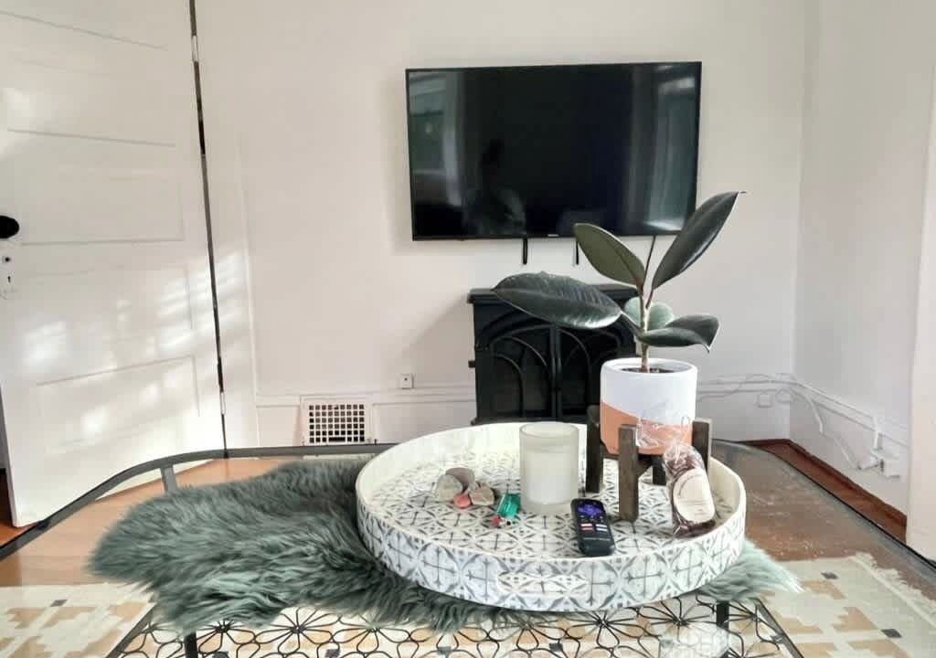 Photo of Livingroom in Marpole