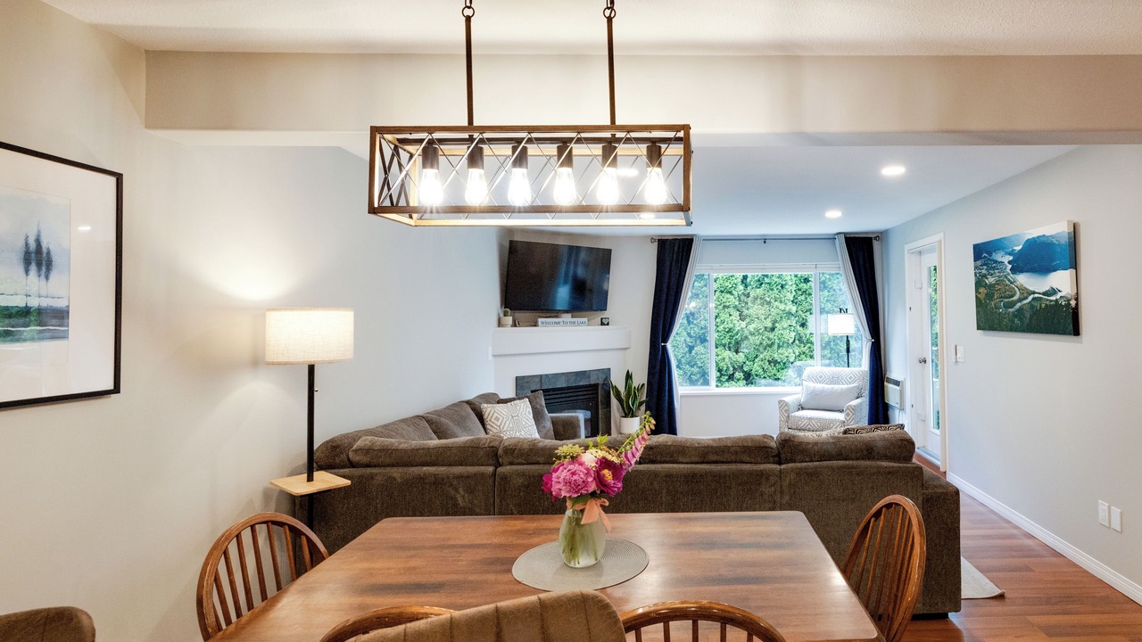 Photo of Livingroom in Sicamous