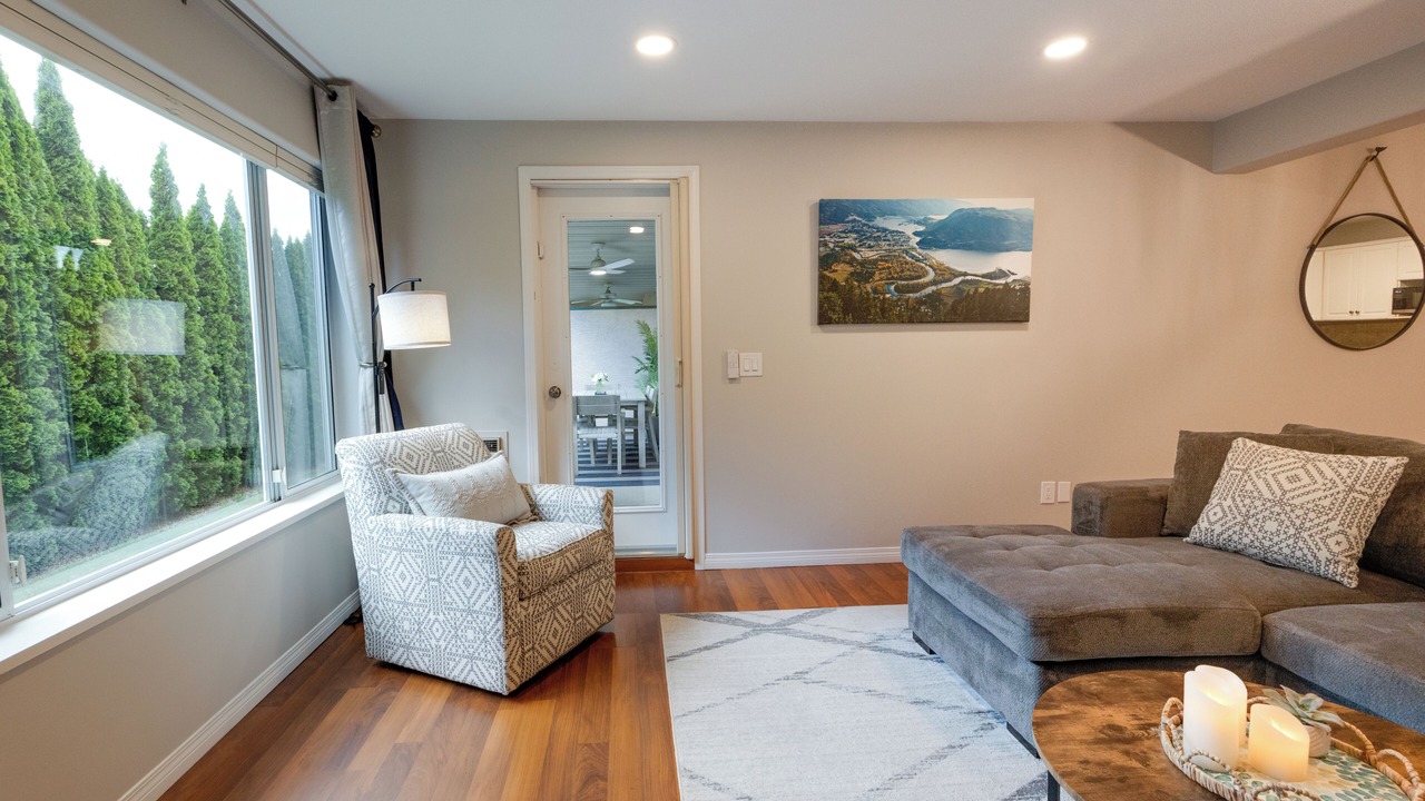 Photo of Livingroom in Sicamous