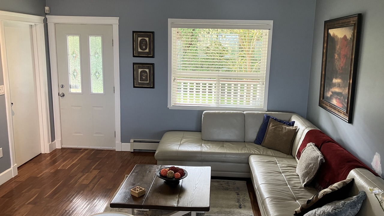 Photo of Livingroom in Langley