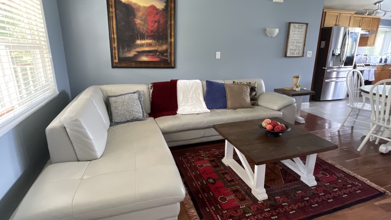 Photo of Livingroom in Langley