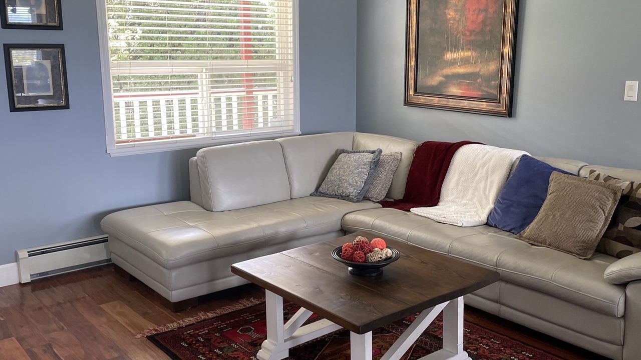 Photo of Livingroom in Langley