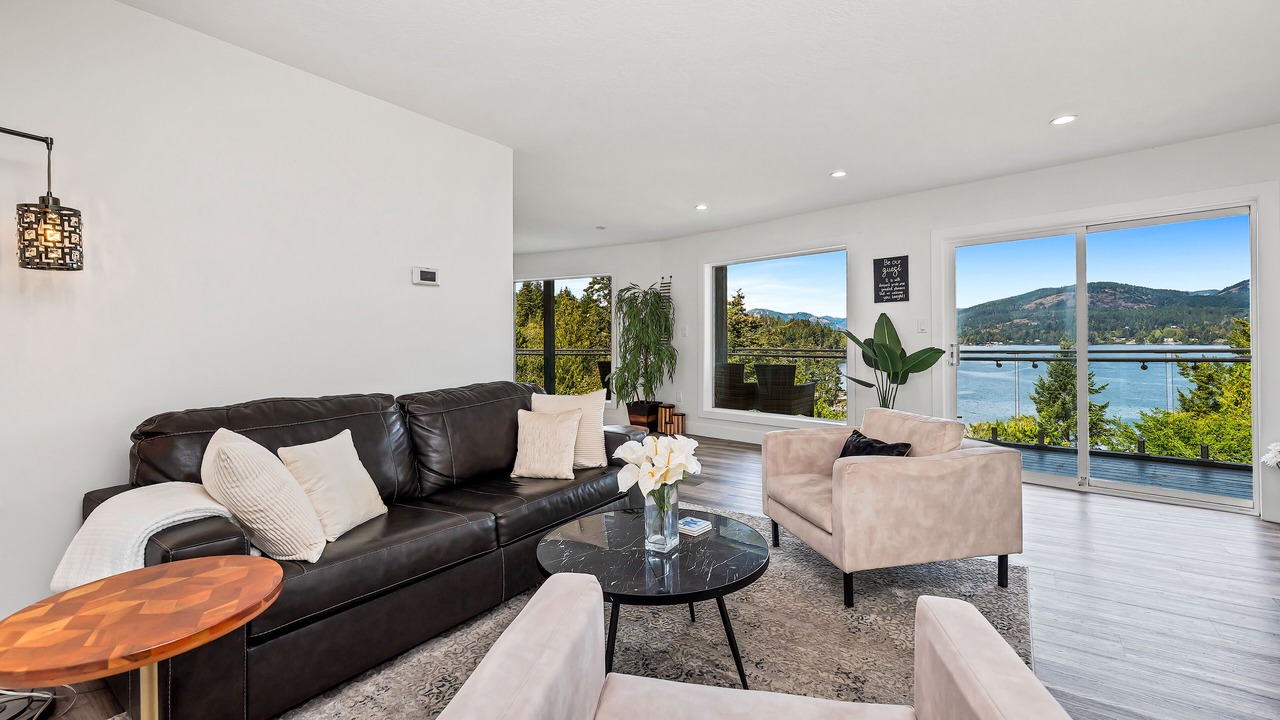 Photo of Livingroom in Juan de Fuca Electoral Area