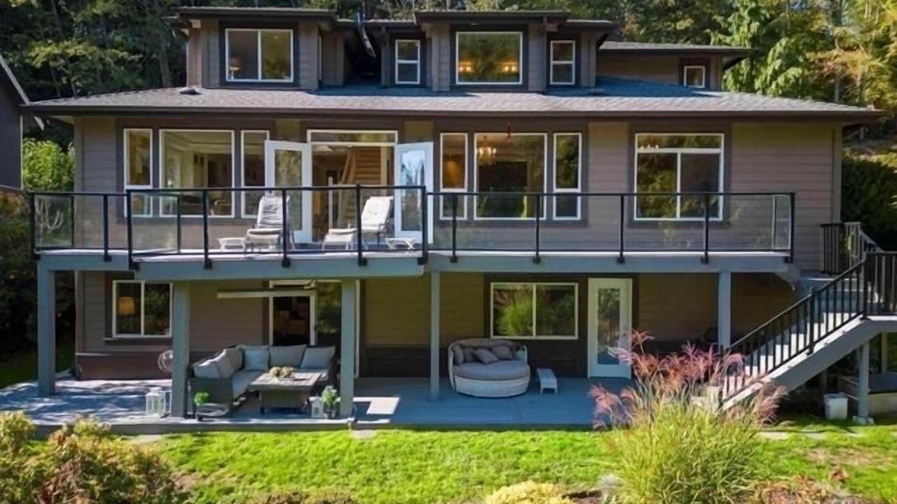 Photo of Patio Balcony in Lynn Valley