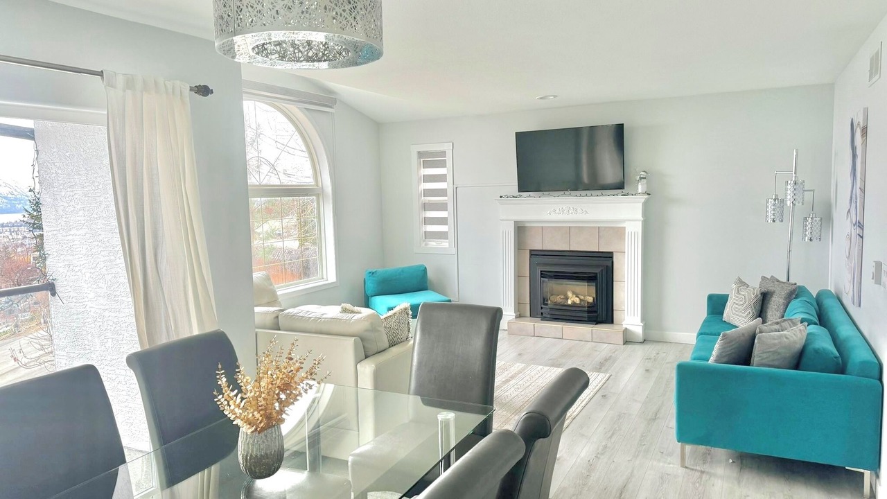 Photo of Livingroom in Shannon Lake