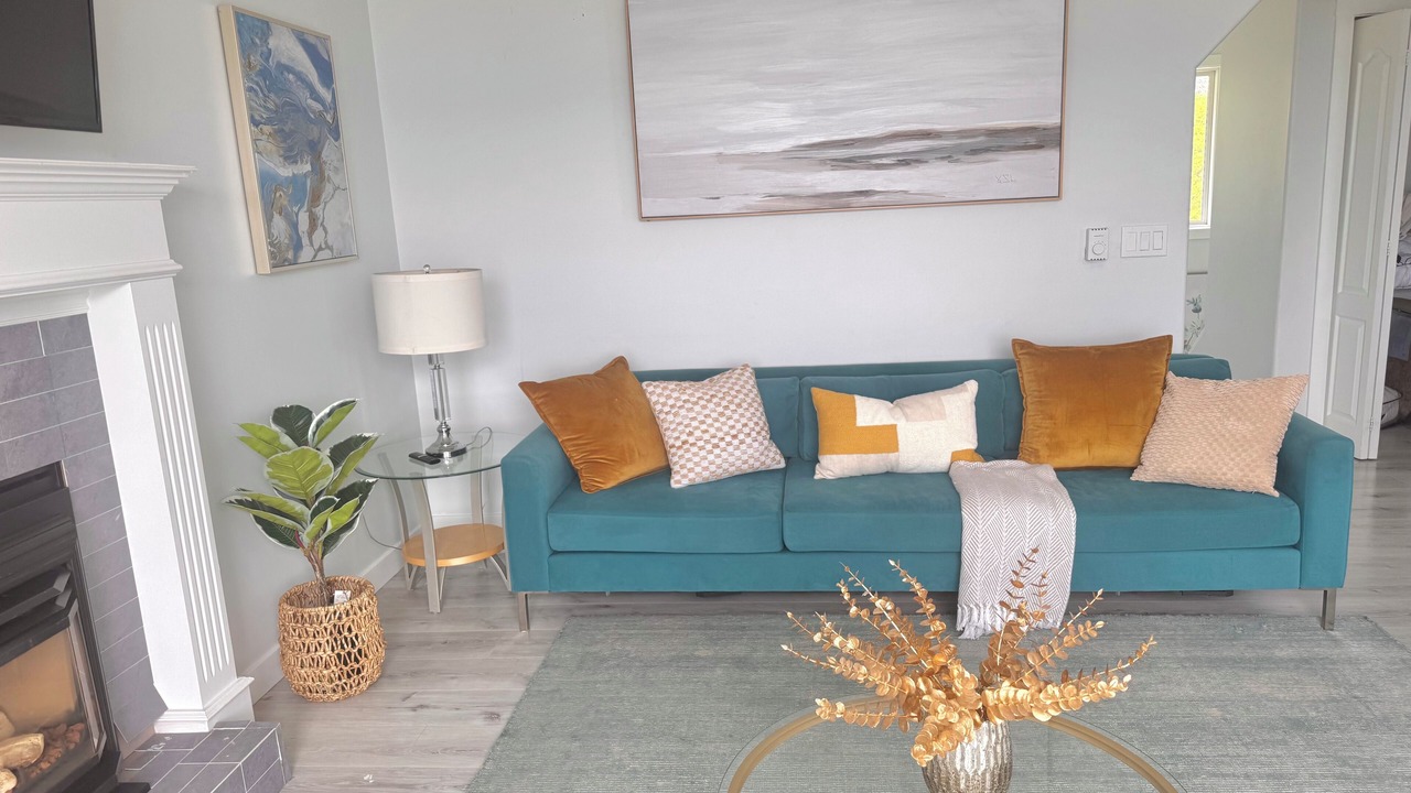 Photo of Livingroom in Shannon Lake
