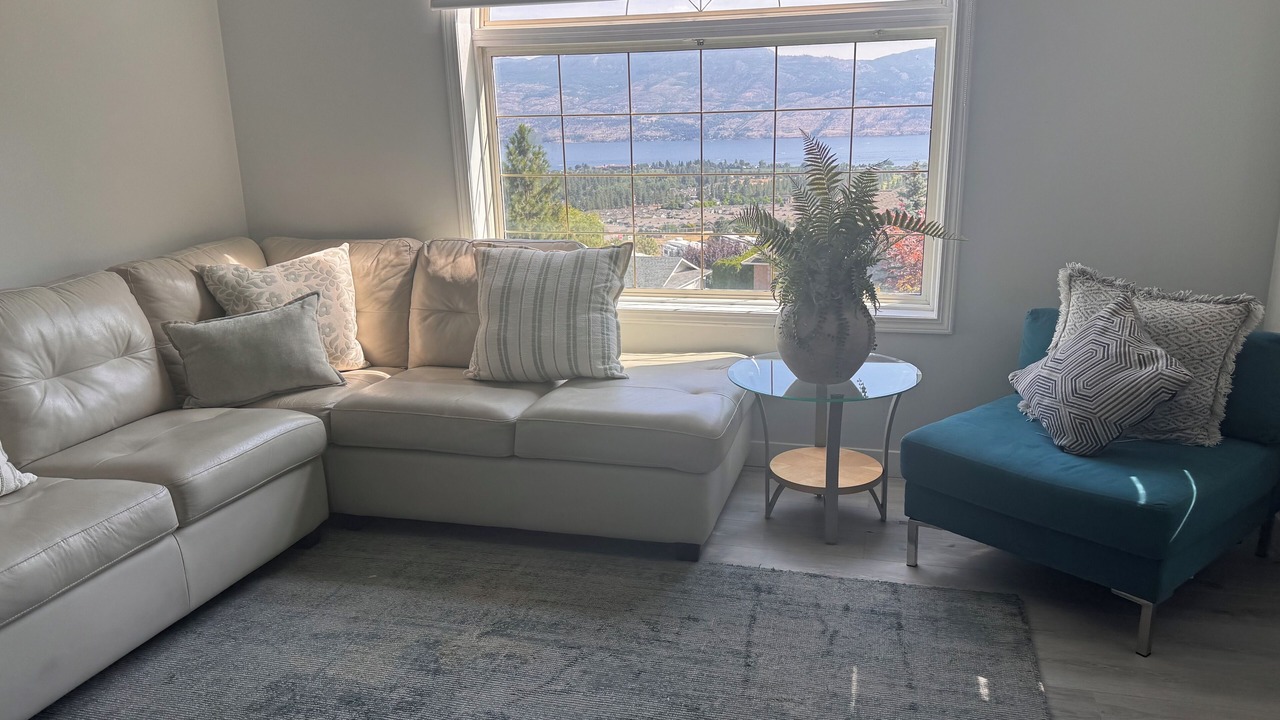 Photo of Livingroom in Shannon Lake