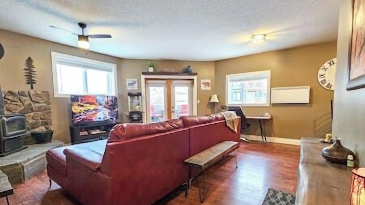 Photo of Livingroom in Radium Hot Springs