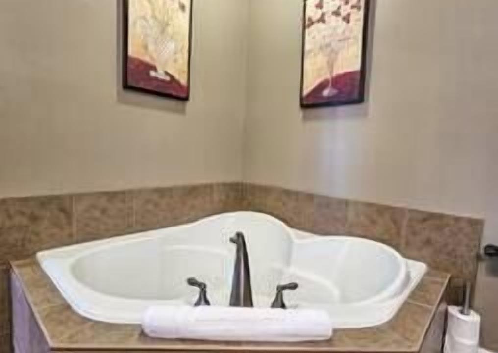 Photo of Bathroom in Radium Hot Springs