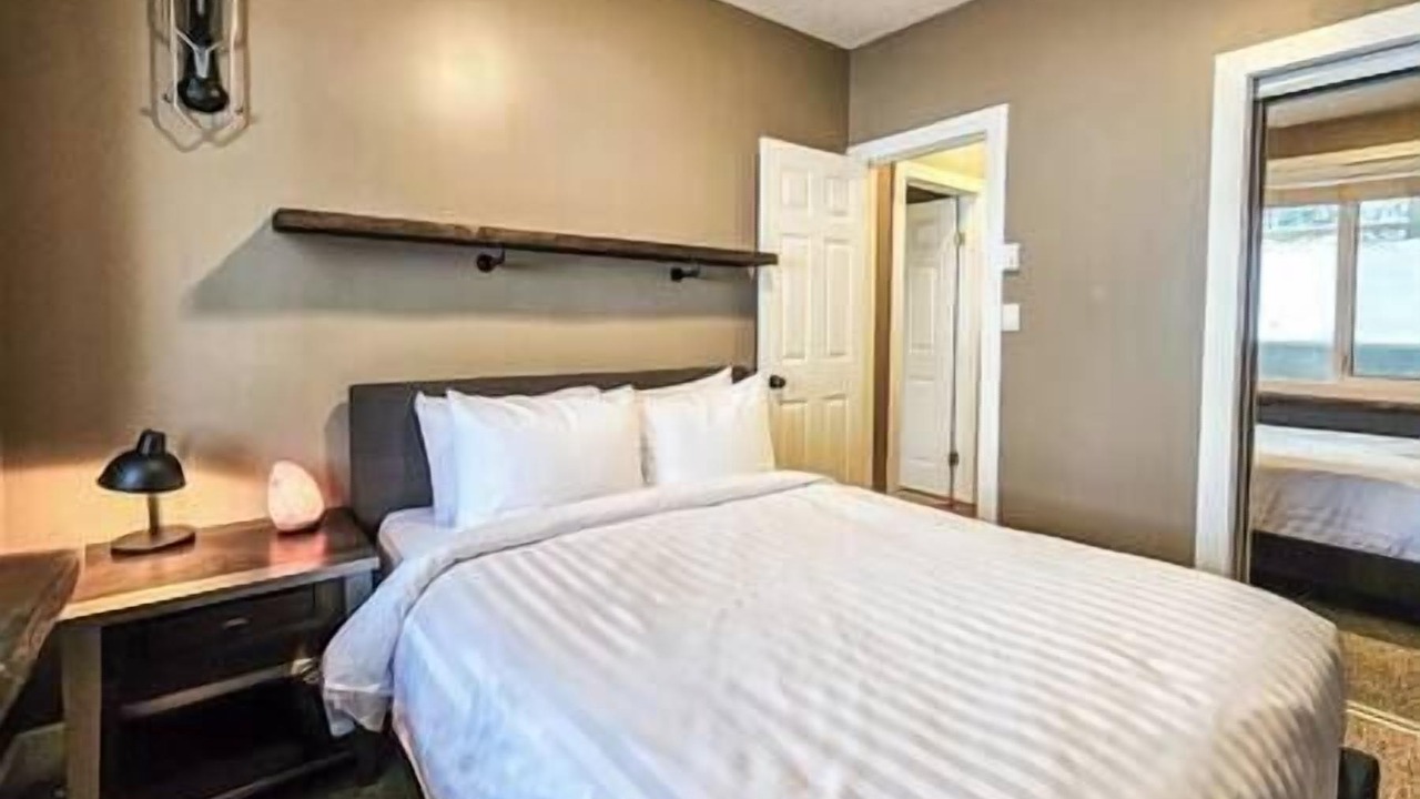 Photo of Bedroom in Radium Hot Springs