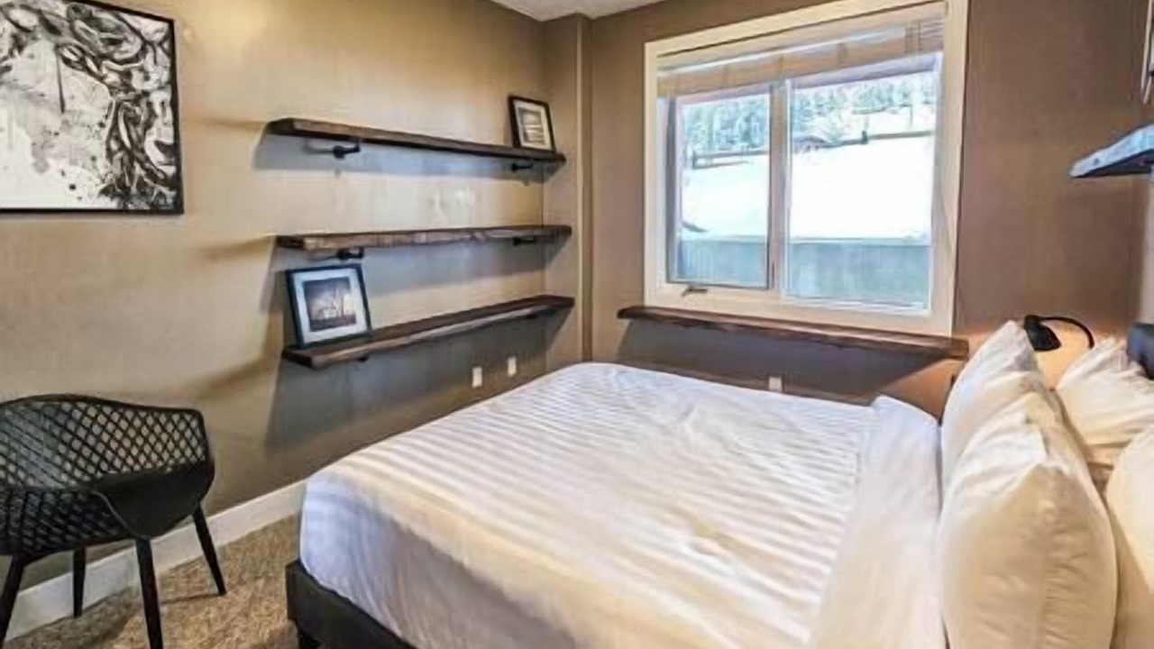 Photo of Bedroom in Radium Hot Springs