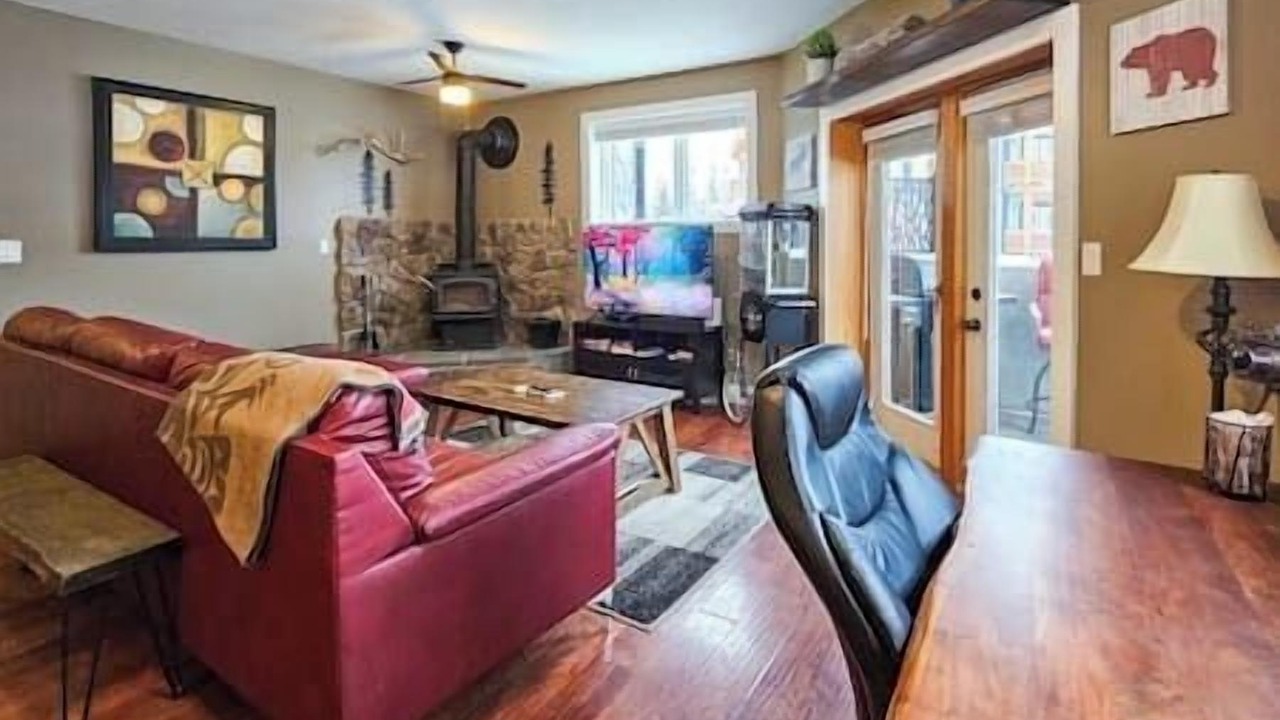 Photo of Livingroom in Radium Hot Springs