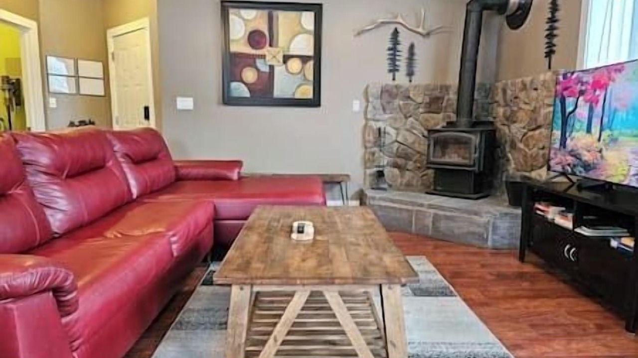 Photo of Livingroom in Radium Hot Springs