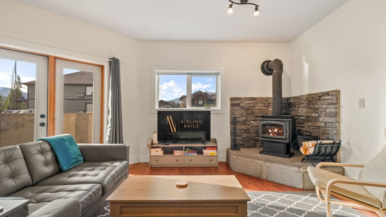 Photo of Livingroom in Radium Hot Springs