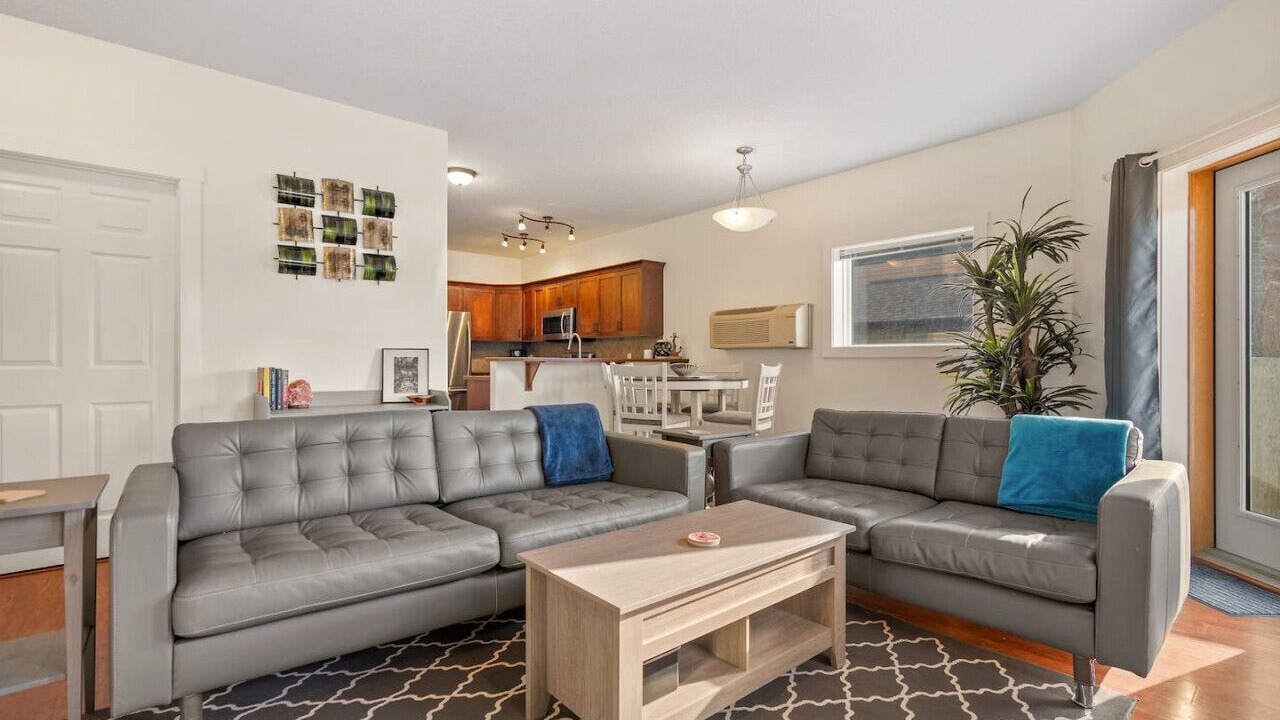 Photo of Livingroom in Radium Hot Springs
