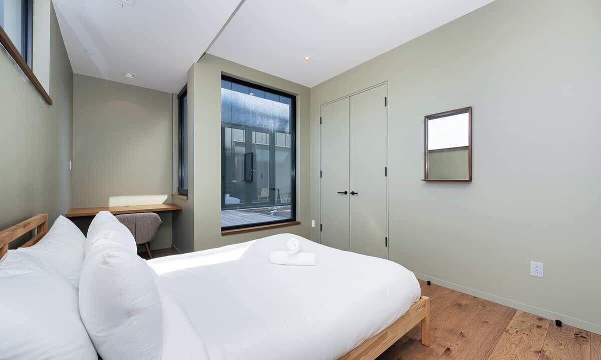 Photo of Bedroom in La Petite-Patrie