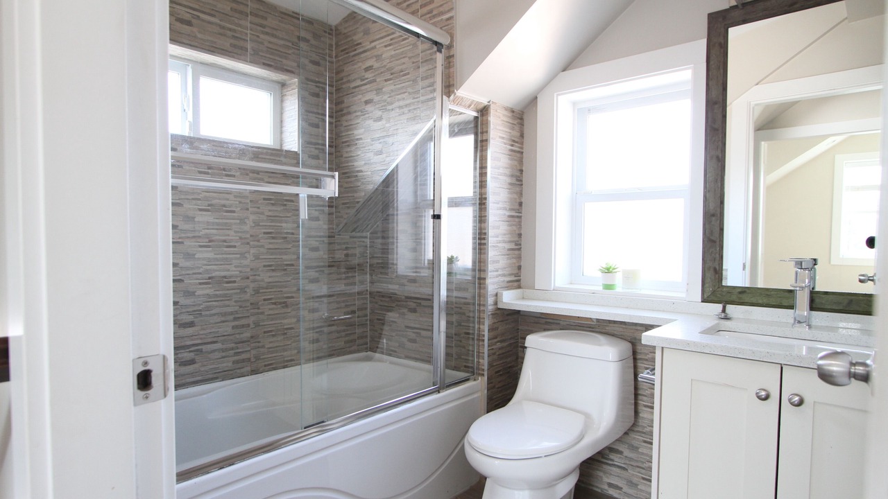 Photo of Bathroom in Sunset