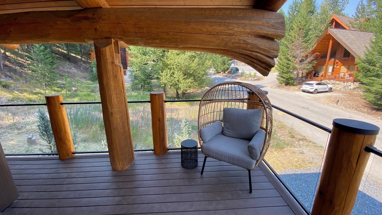 Photo of Patio Balcony in East Kootenay