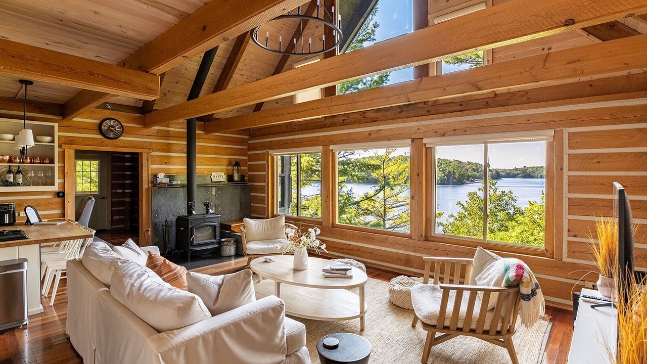 Photo of Livingroom in Parry Sound
