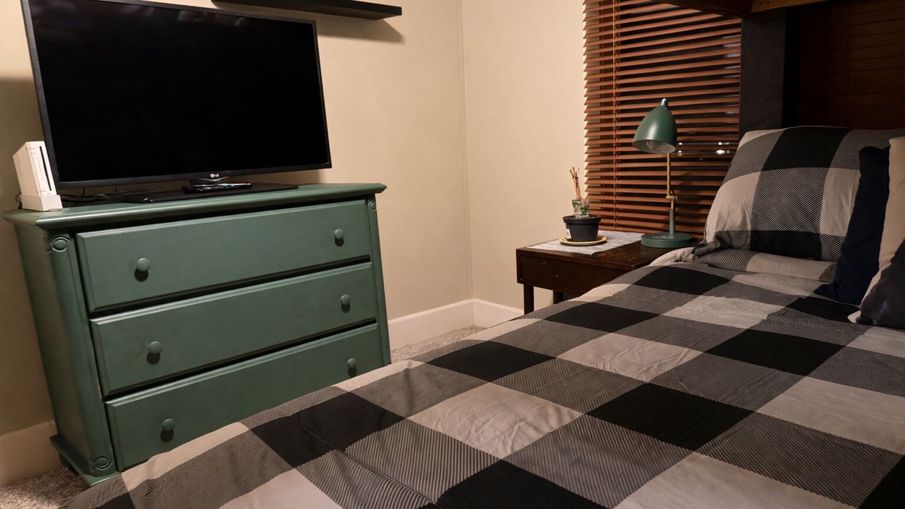 Photo of Bedroom in Radium Hot Springs