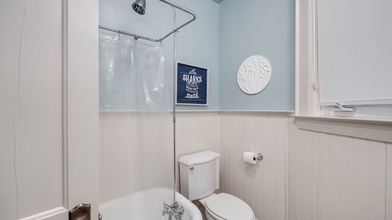 Photo of Bathroom in Fashion District