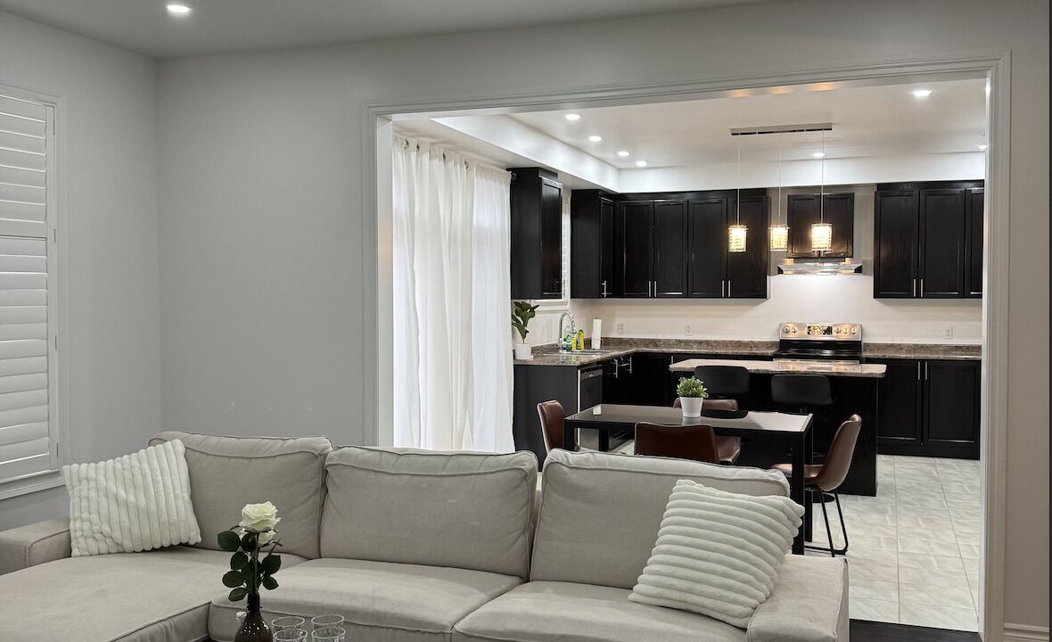 Photo of Livingroom in Oshawa