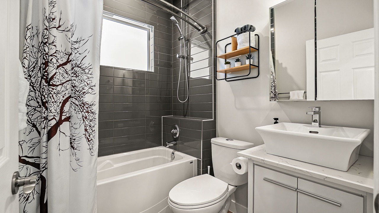 Photo of Bathroom in Crescent Heights